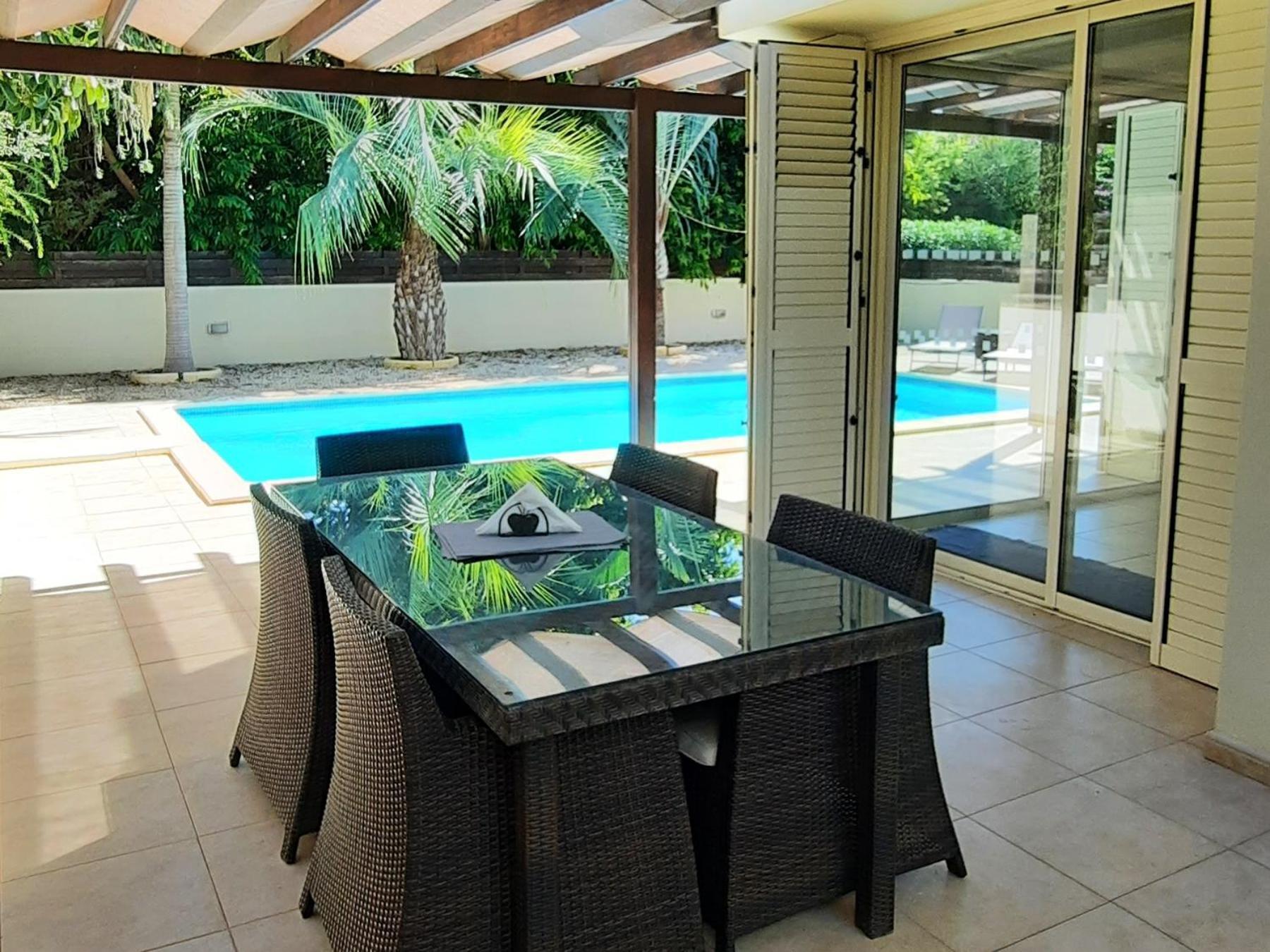 Villa Larnaca Bay Resort Вороклини Екстериор снимка