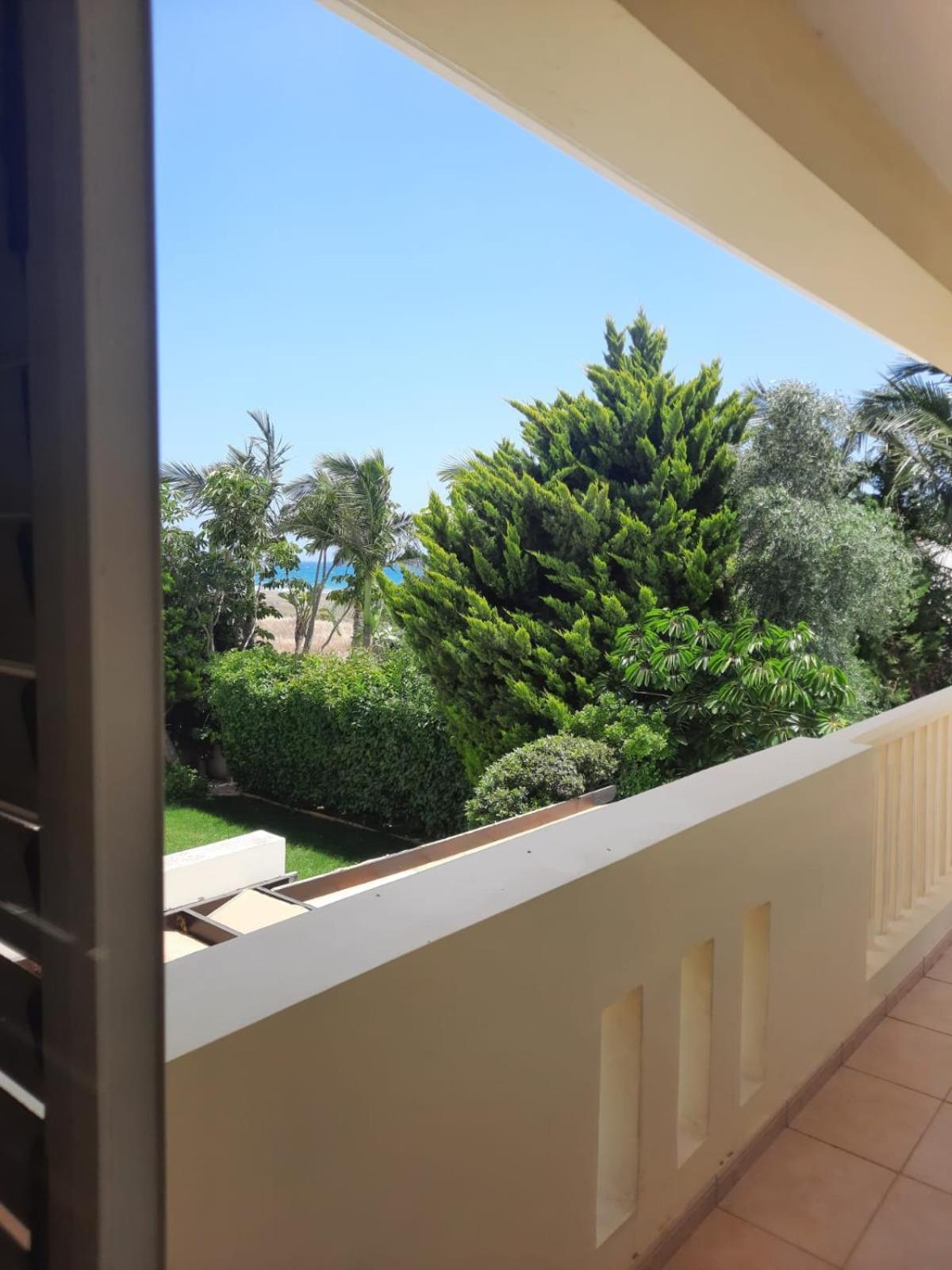 Villa Larnaca Bay Resort Вороклини Екстериор снимка